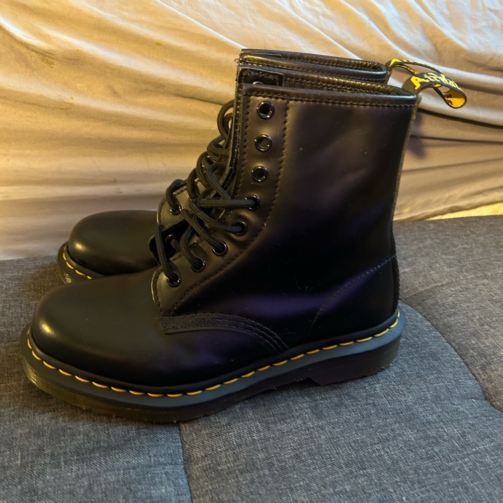 Doc Martens Smooth Leather Boots Women’s size 6
